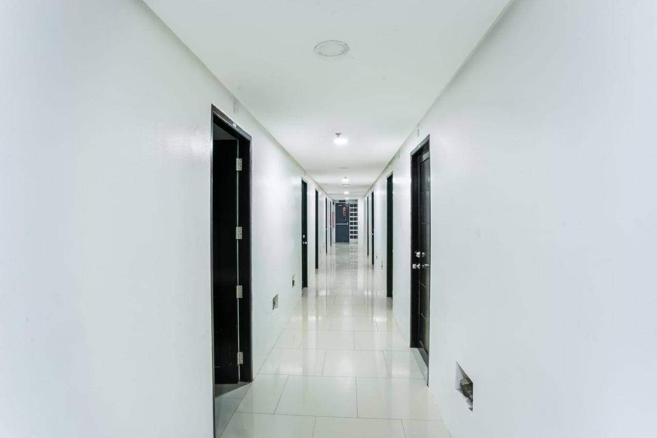 Oyo 505 Jardin Suites Маніла Екстер'єр фото